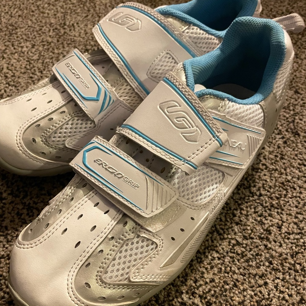 Garneau Spin Shoes Size 9/41 with SPD Cleats